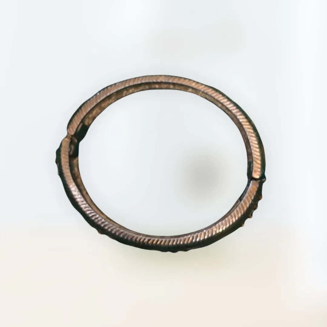 Hinged bangle bracelet