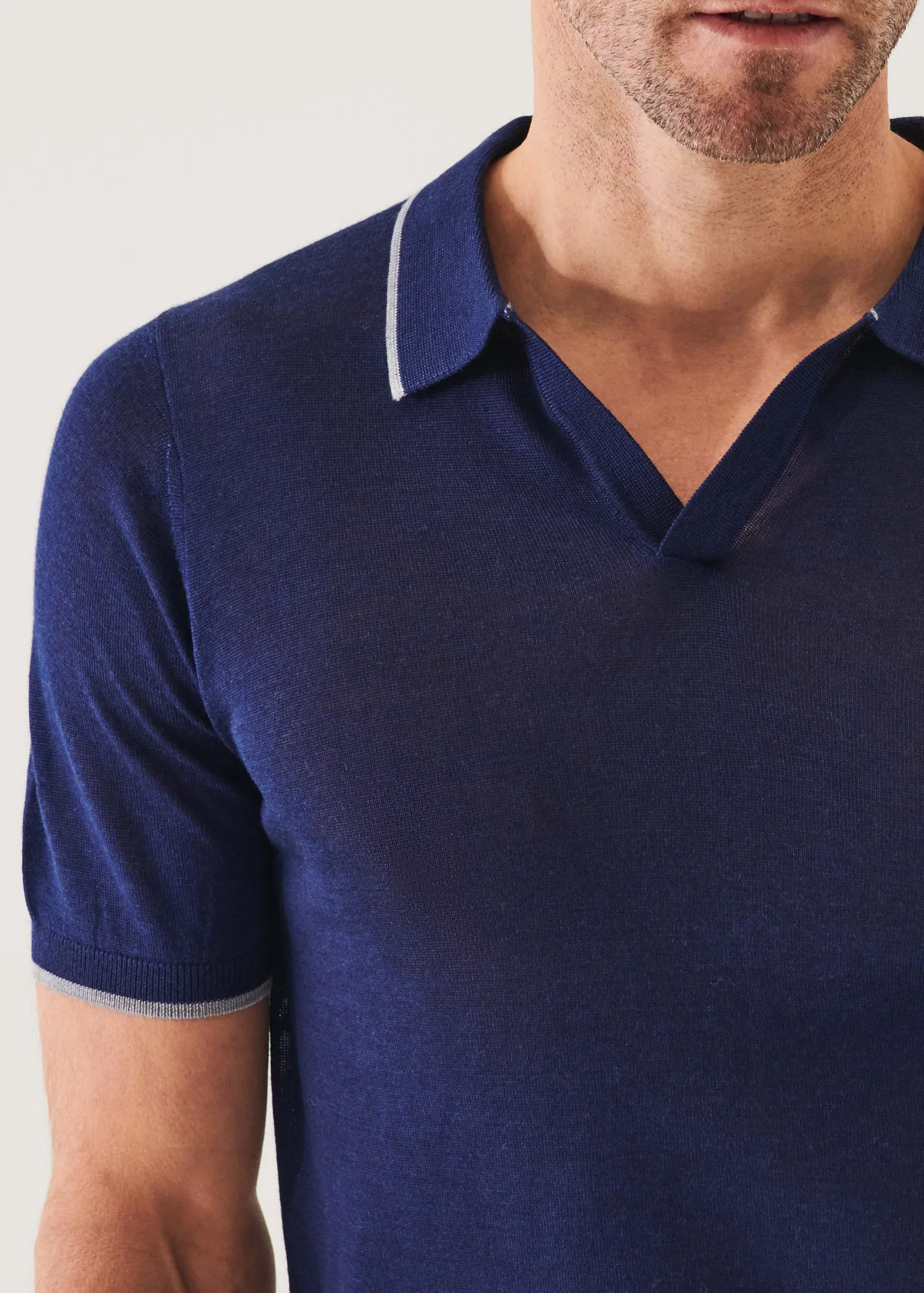 LIGHTWEIGHT MERINO BLEND OPEN POLO