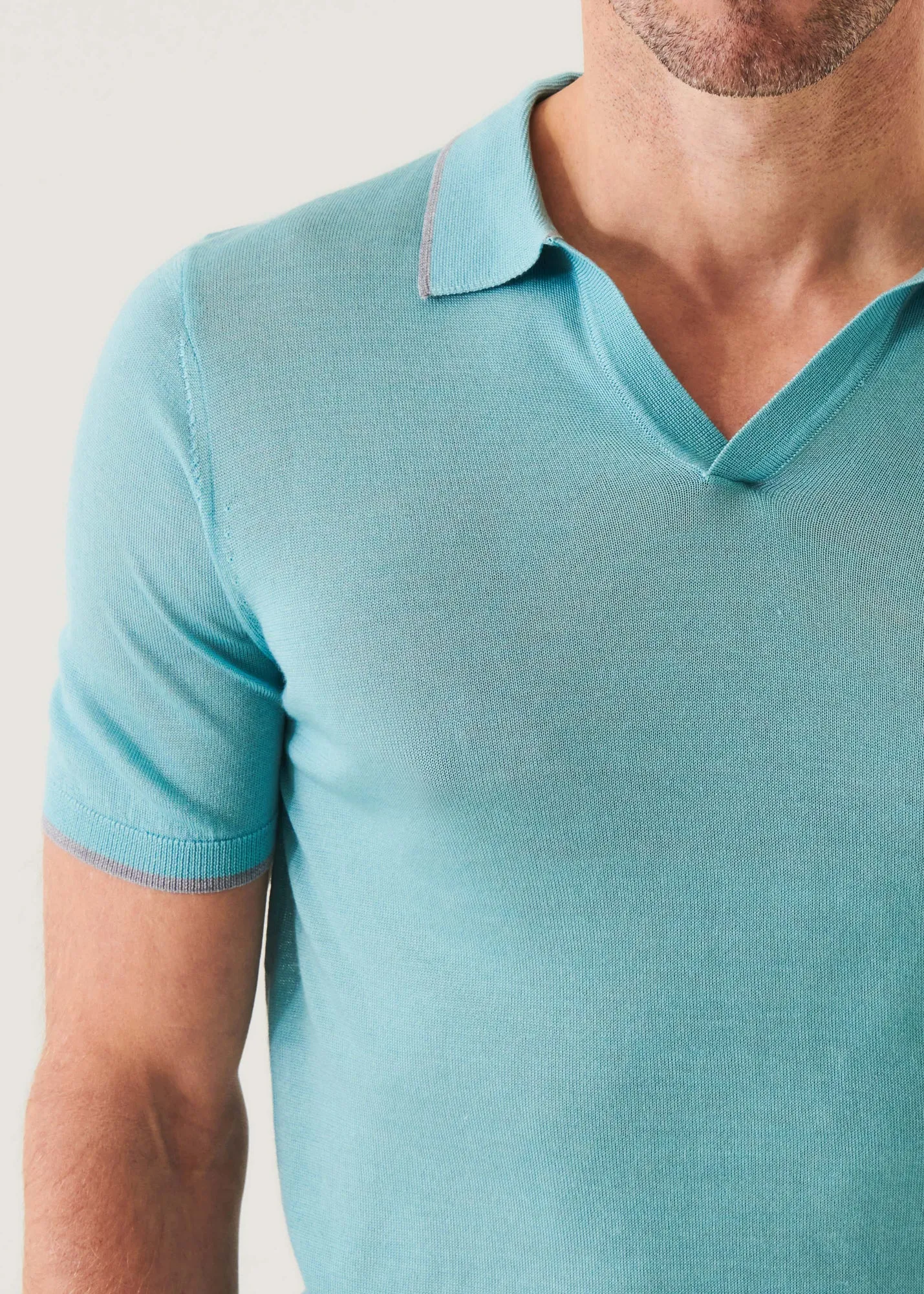 LIGHTWEIGHT MERINO BLEND OPEN POLO