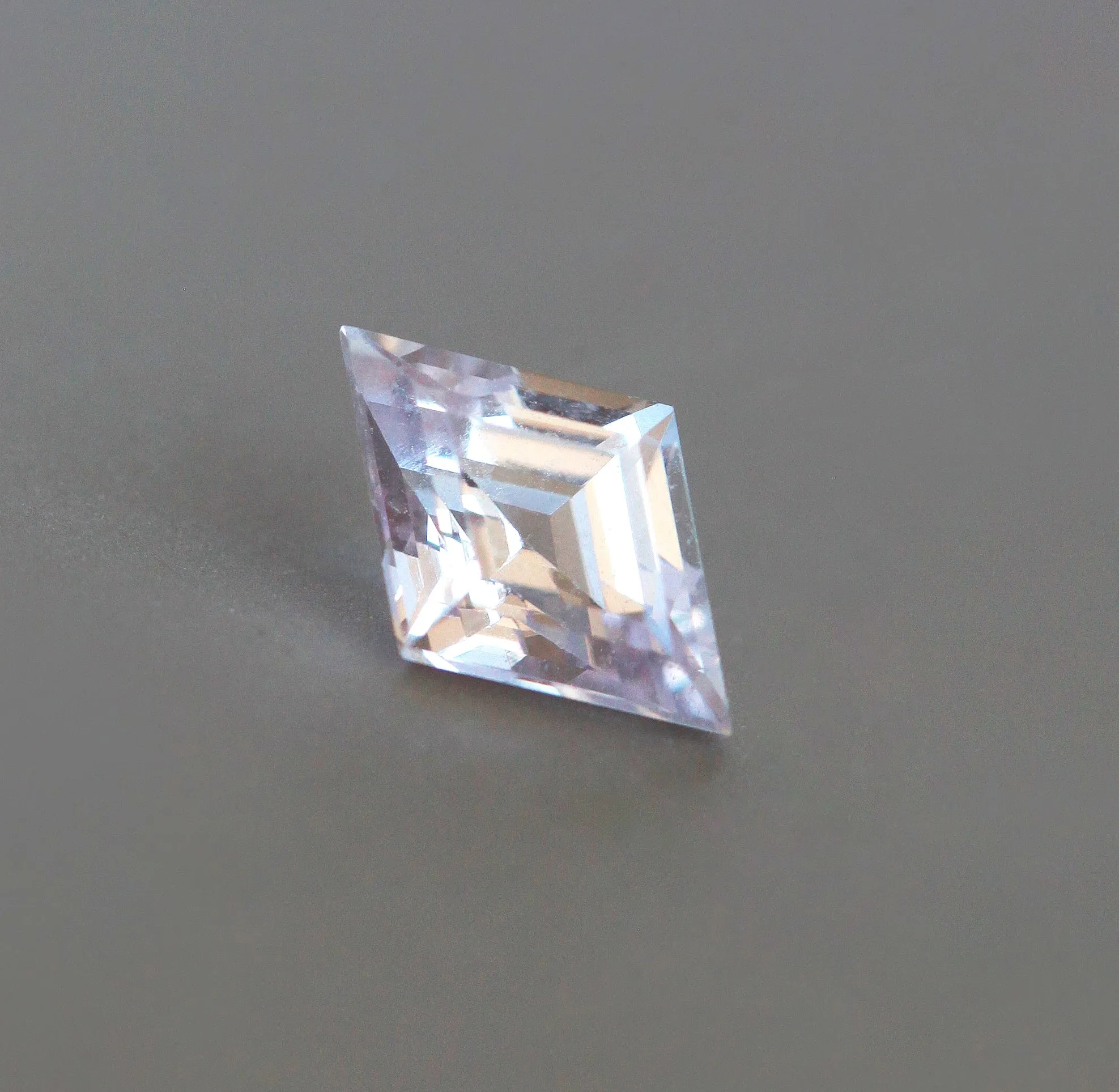 Loose 1.13 Ct Rhombus Peach Pink Sapphire