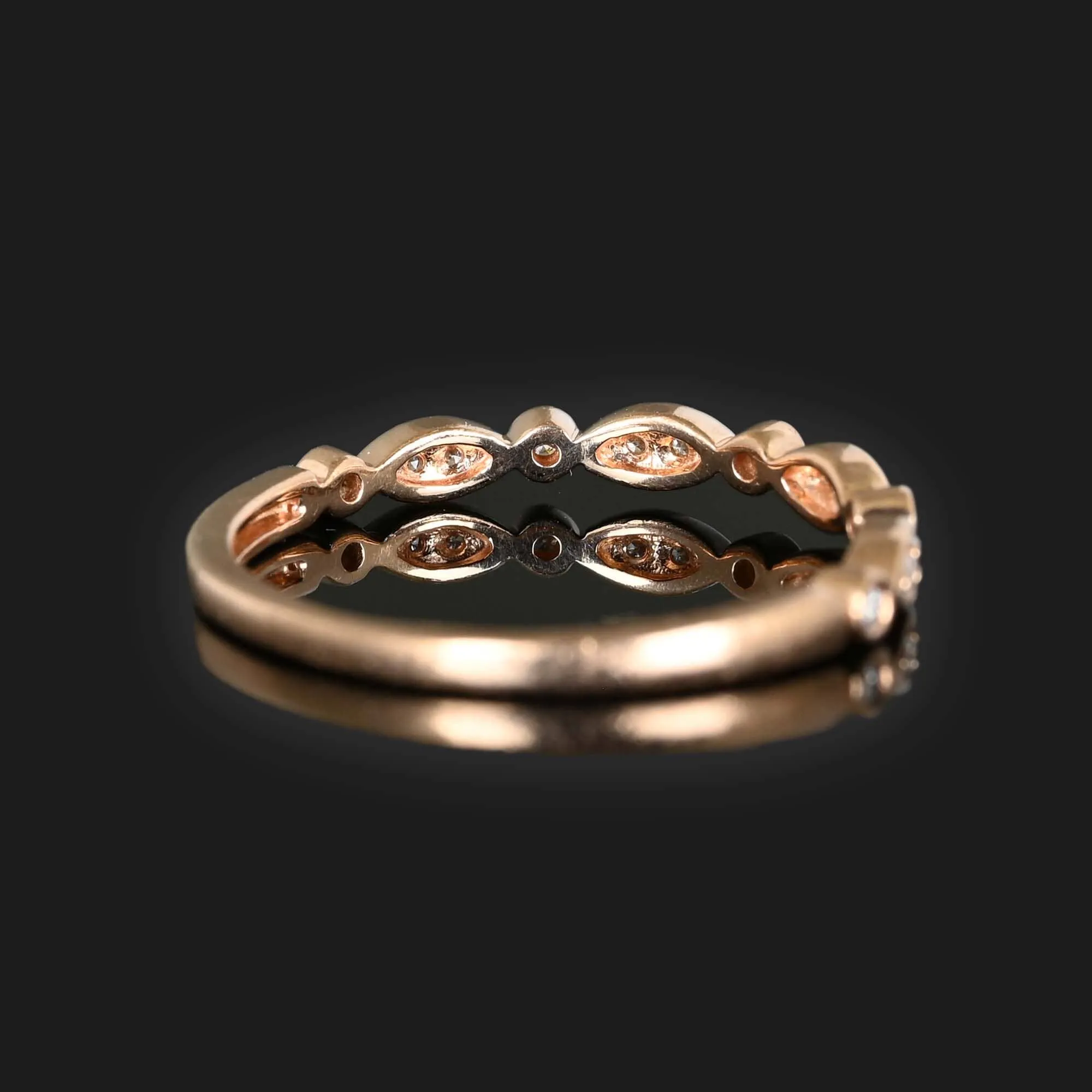 Scallop Edge Rose Gold Diamond Band Ring