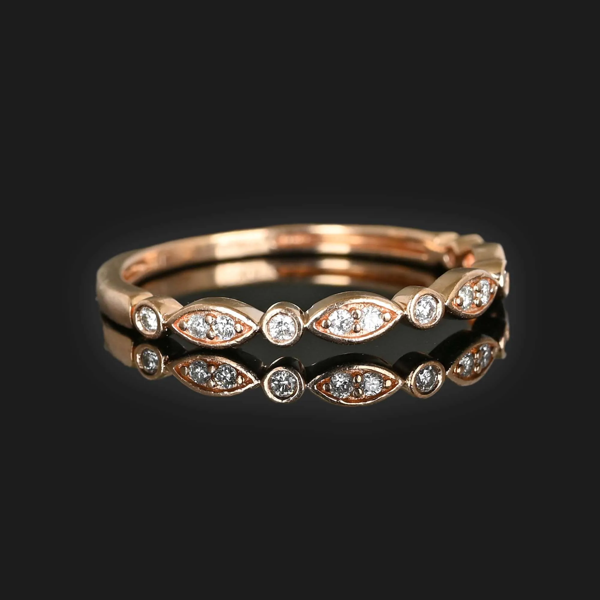 Scallop Edge Rose Gold Diamond Band Ring