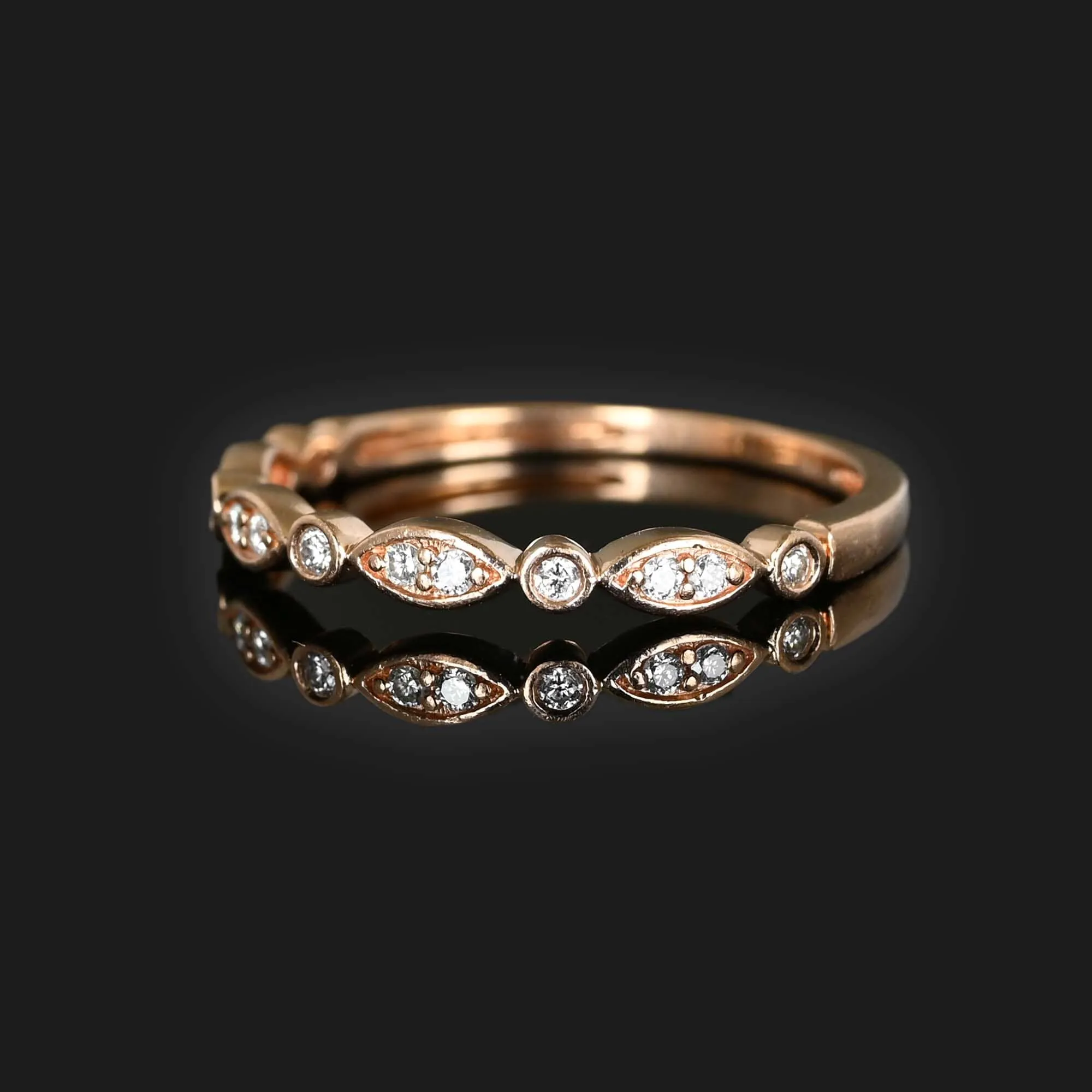 Scallop Edge Rose Gold Diamond Band Ring