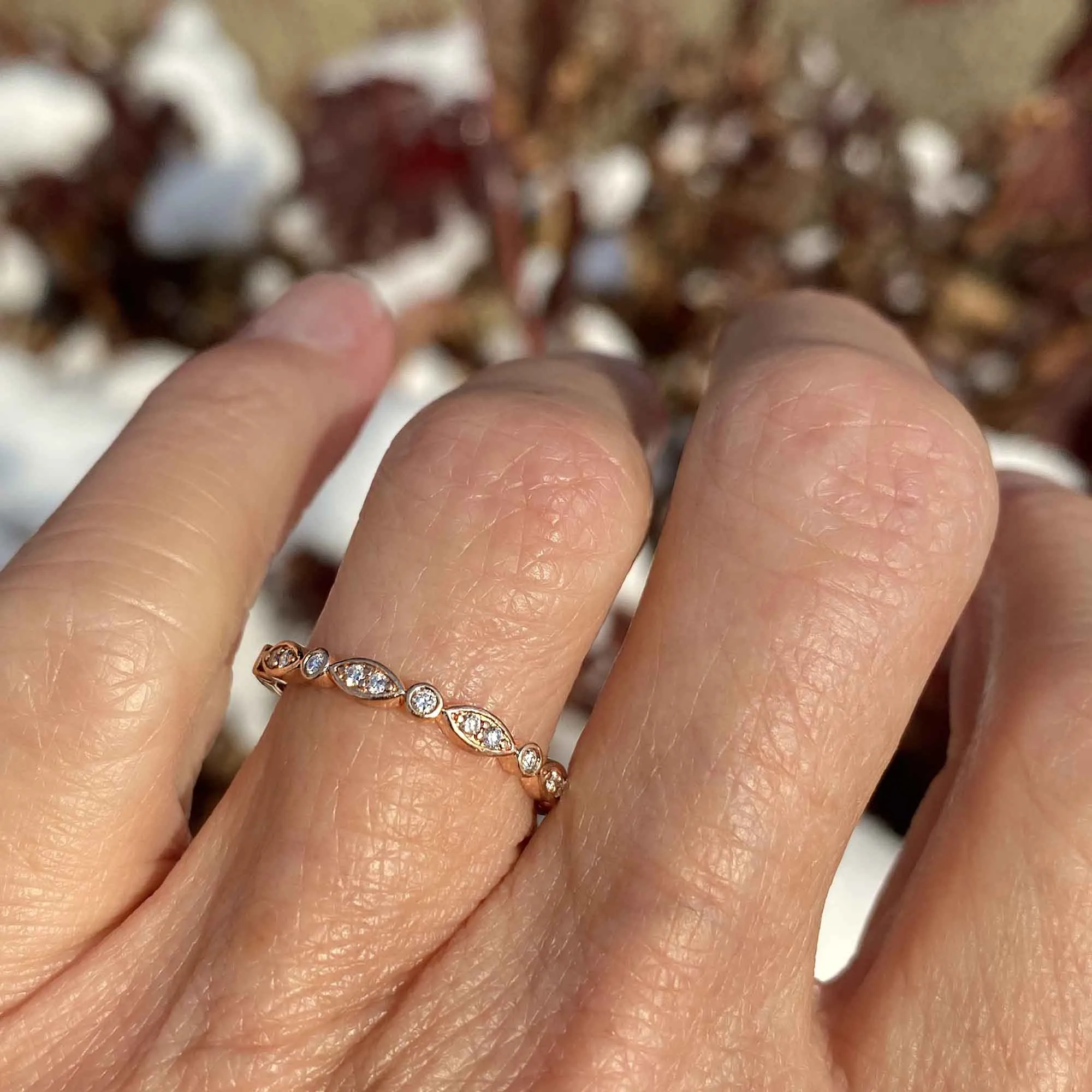 Scallop Edge Rose Gold Diamond Band Ring